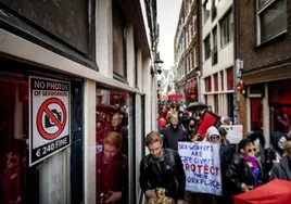 Las prostitutas vuelven a tomar las calles por el intento de trasladar el Barrio Rojo de Ámsterdam a los suburbios