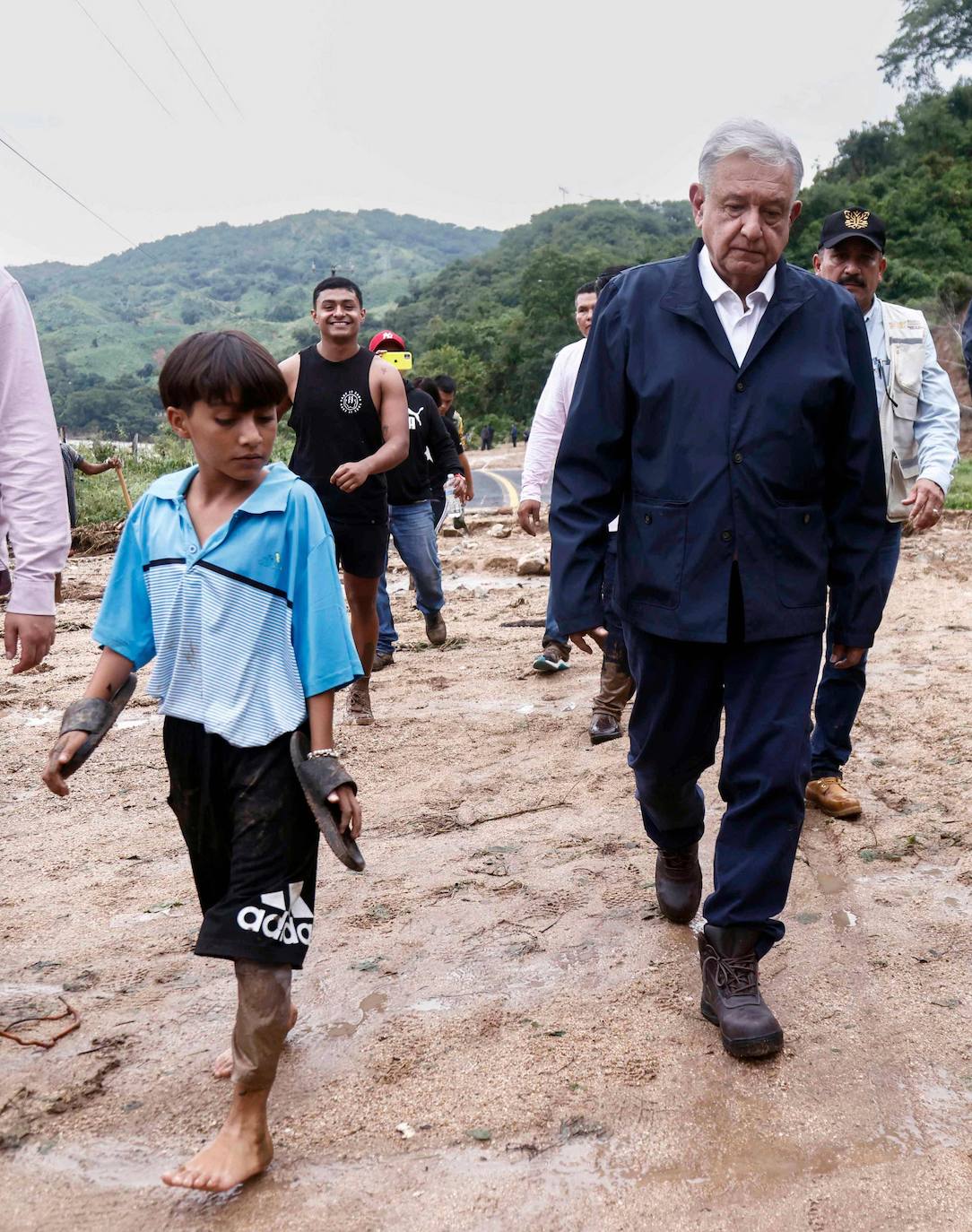 El presidente de Mexico, López Obrador, se ha acercado al Kilómetro 42 en Acapulco, Mexico