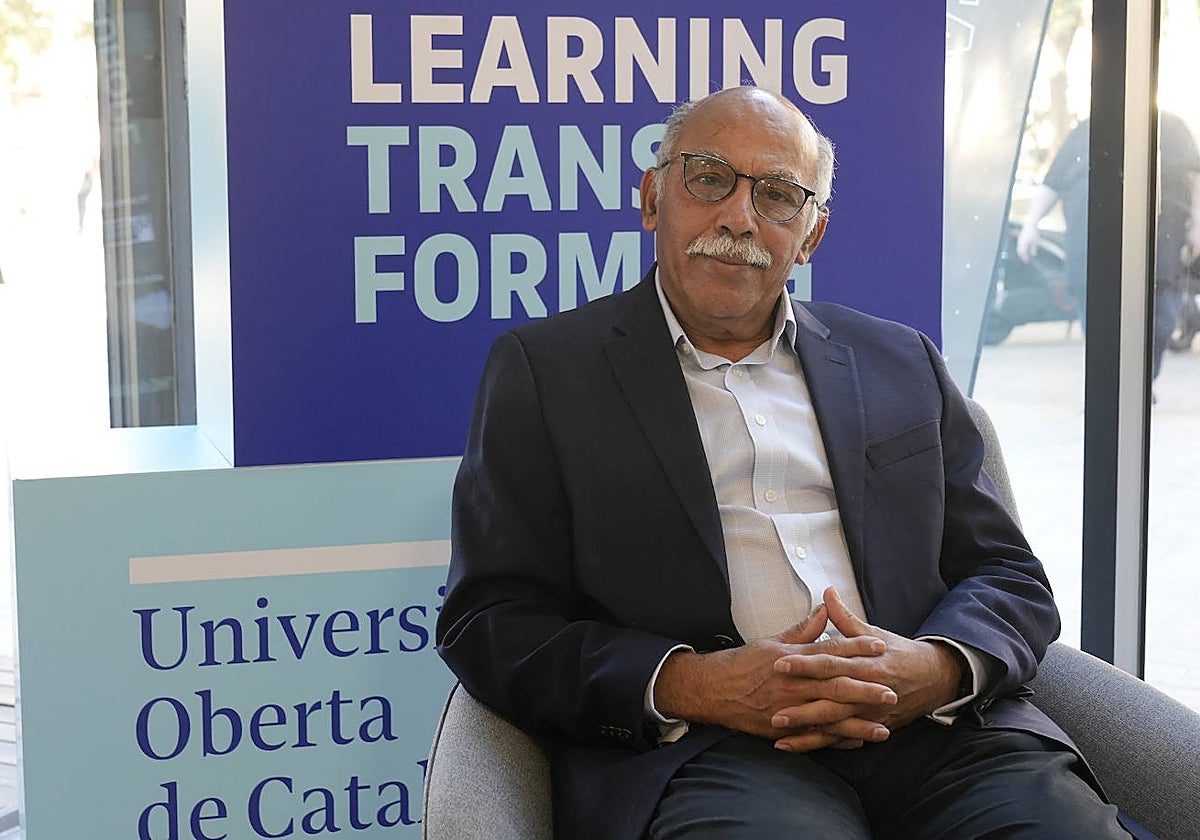 Vijay Kumar posa para ABC en la sede la Universidad Oberta de Cataluña (UOC), en Barcelona