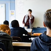 Lanzamientos de objetos, collejas, acoso y armas blancas: «A los docentes les da miedo entrar a clase»