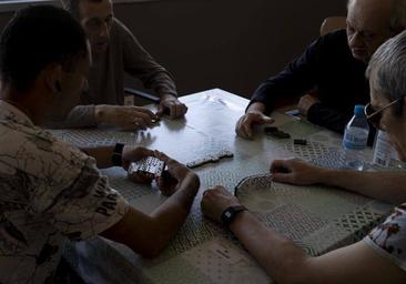 Esperanza de vida en España: aumenta la de los hombres, mientras cae la de las mujeres