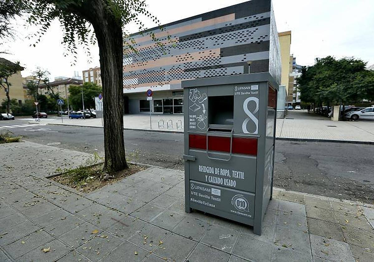 Contenedor de ropa en Sevilla