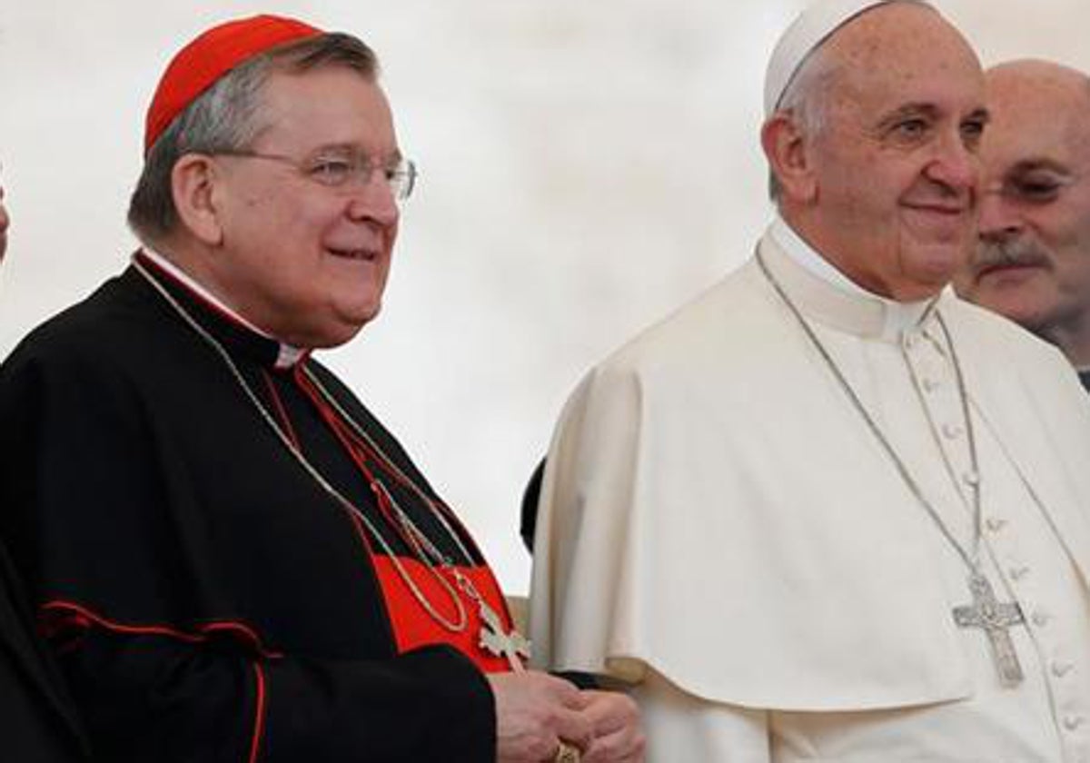 El cardenal Burje, izquierda, junto con el Papa Francisco