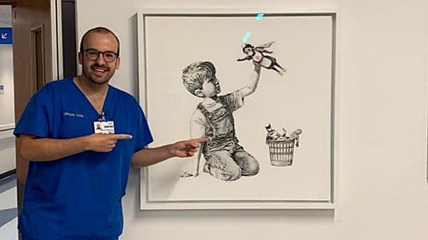 Marcos Bouza durante su etapa como enfermero en Reino Unido