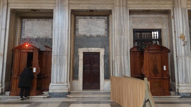 Entre los confesionarios, la capilla en la que el Papa quiere ser enterrado, en la basílica de Santa María la Mayor