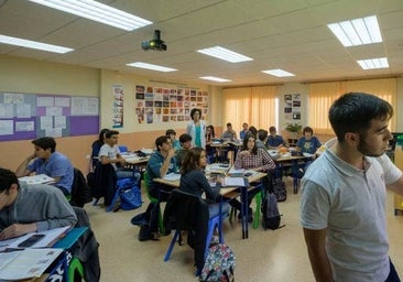 Castilla y León, la comunidad líder en PISA que lleva 16 años regulando el móvil en las aulas