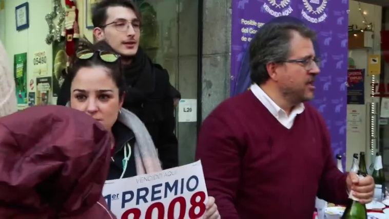 El Gordo y dos quintos repartidos en la calle Arenal, en Madrid