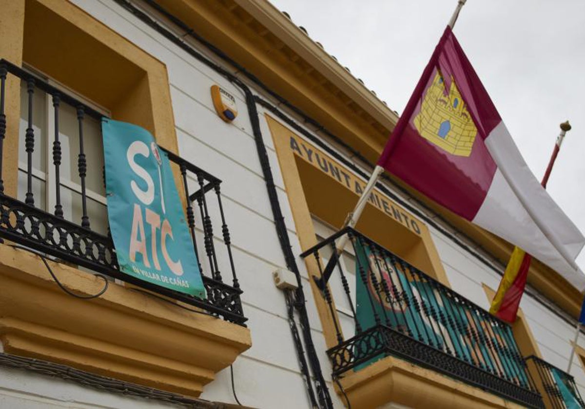 El Ayuntamiento de Villar de Cañas con carteles a favor del ATC nuclear