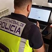 La Policía alerta del timo que suplanta a empresas como Carrefour y el Santander en los primeros días de 2024