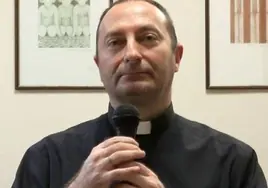 Excomulgan a un sacerdote italiano por blasfemia al decir que el cónclave que eligió a Francisco no fue válido
