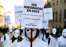 Segunda acción de 'La Compaña Feminista': protesta frente a Iguadad porque «los crímenes machistas se duplican»