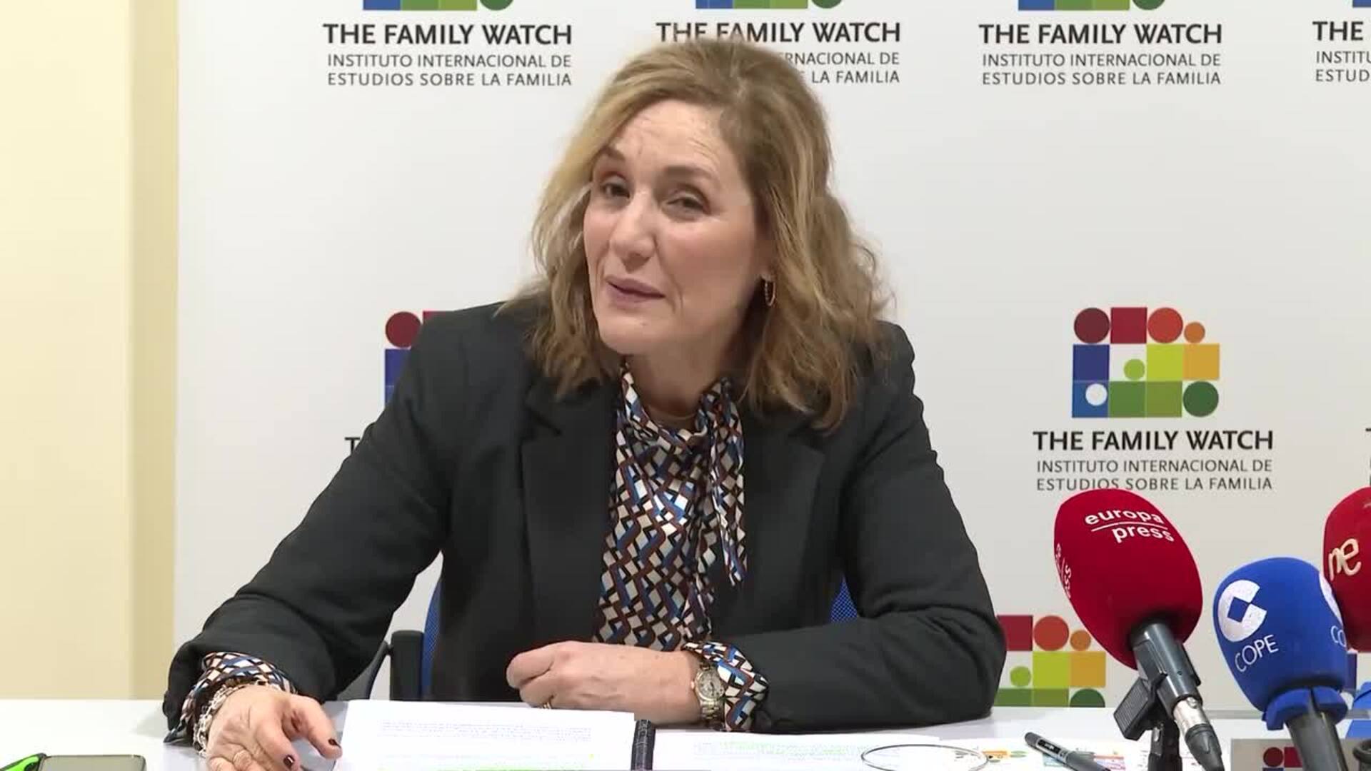 La mayoría de familias, a favor de regular el uso de pantallas en menores de 16 años