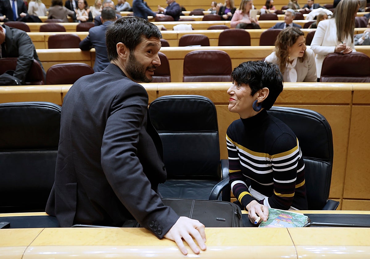 Pablo Bustinduy junto a Elma Saiz, el pasado 10 de enero en el Senado