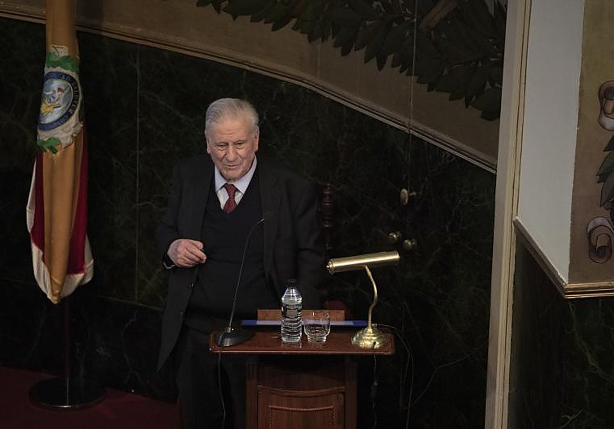 El director del CNIC, Valentín Fuster, durante su conferencia en la Lección Memorial de la Fundación Fernández-Cruz , celebrada en la Real Academia de Medicina