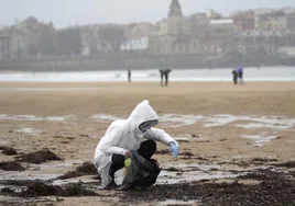 Solo nueve kilos de pélets retirados en seis días de las playas de Asturias