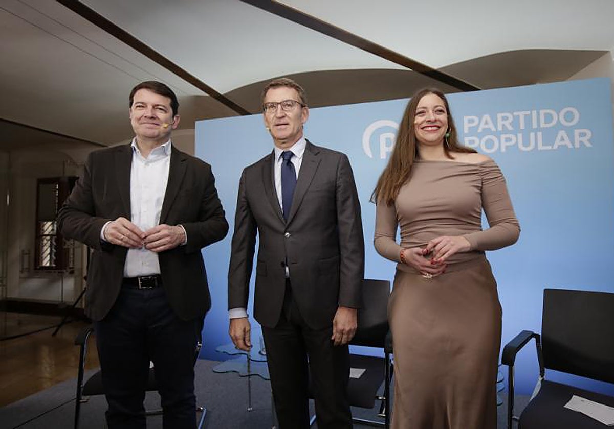 Alberto Núñez Feijóo, ayer, junto a Alfonso Fernández Mañueco y Ester Muñoz