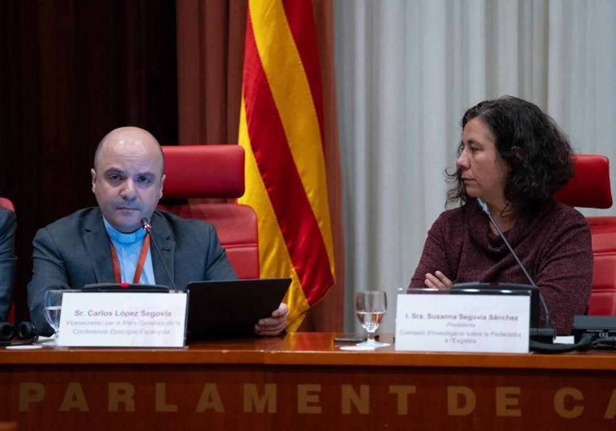 El vicesecretario de los obispos, Carlos López Segovia, en su comparecencia ante la comisión del Parlament el pasado lunes