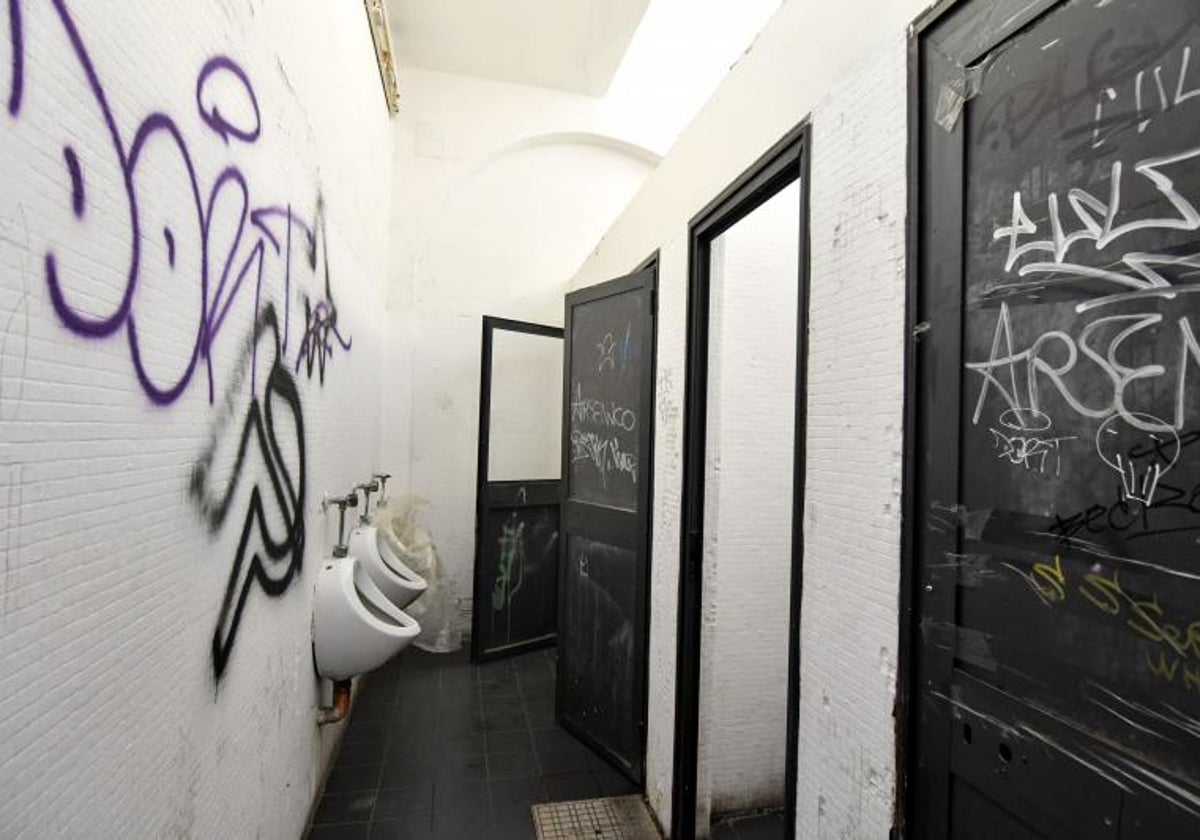Los baños públicos de Catania en que fue violada la menor el pasado 30 de enero