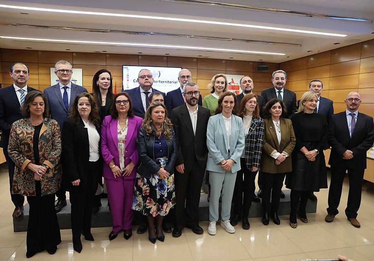 Foto de familia antes del inicio de la reunión