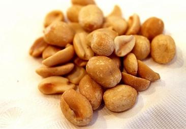 La FDA aprueba el primer fármaco que ayuda a reducir las reacciones alérgicas a alimentos como el cacahuete