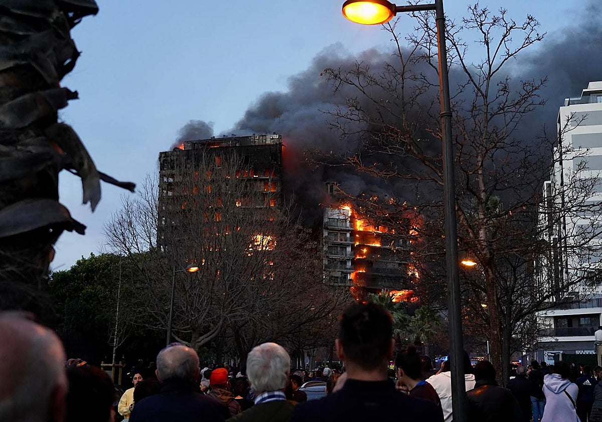 Bárez, una empresa de servicios de mantenimiento antifuegos, ha revelado los pasos que debemos seguir ante un incendio