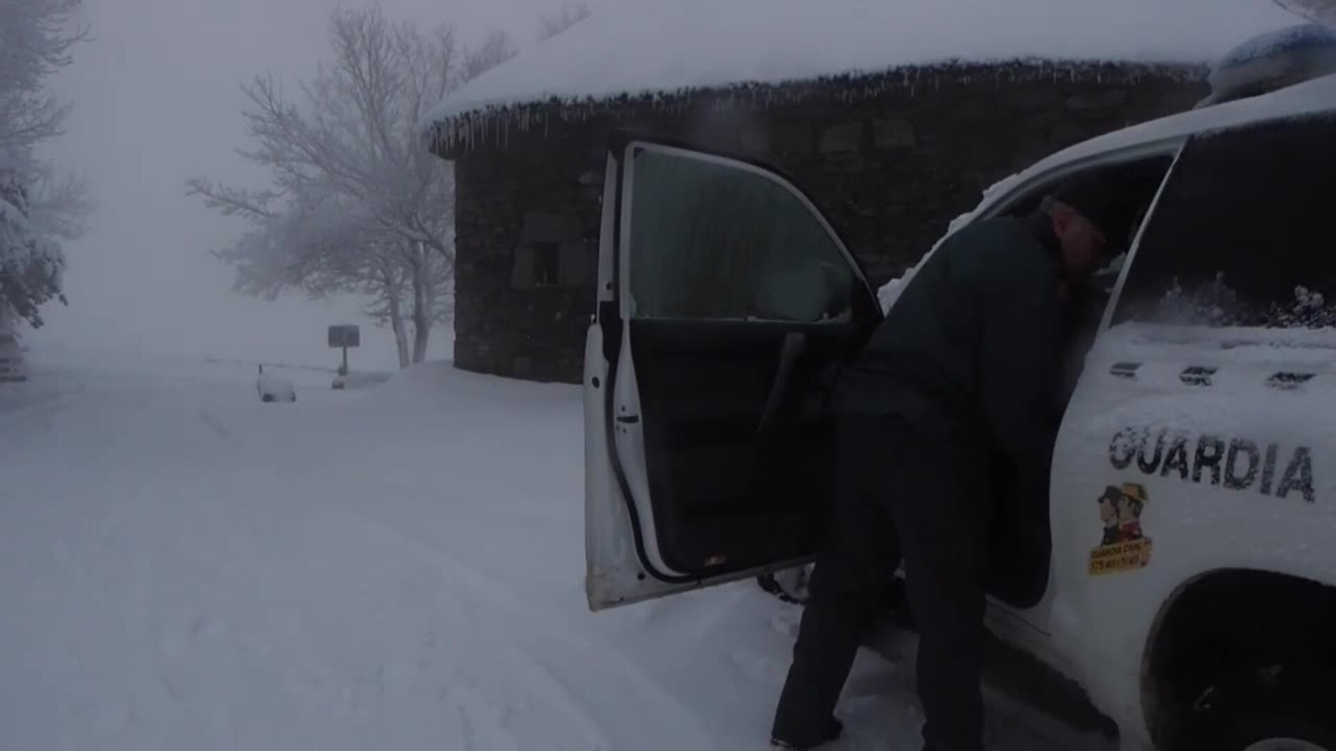 La nieve cubre O Cebreiro (Lugo)