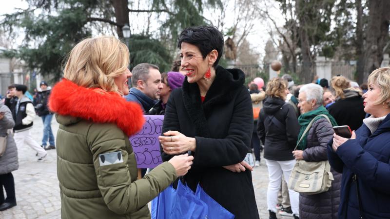 Elma Saiz y Pilar Alegría momentos previos a la manifestación convocada por la Comisión 8M, en Madrid