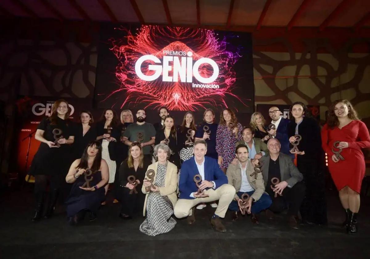 Foto de familia de los ganadores en la XVIl edición de los Premios GENIO Innovación que se celebró en Murcia