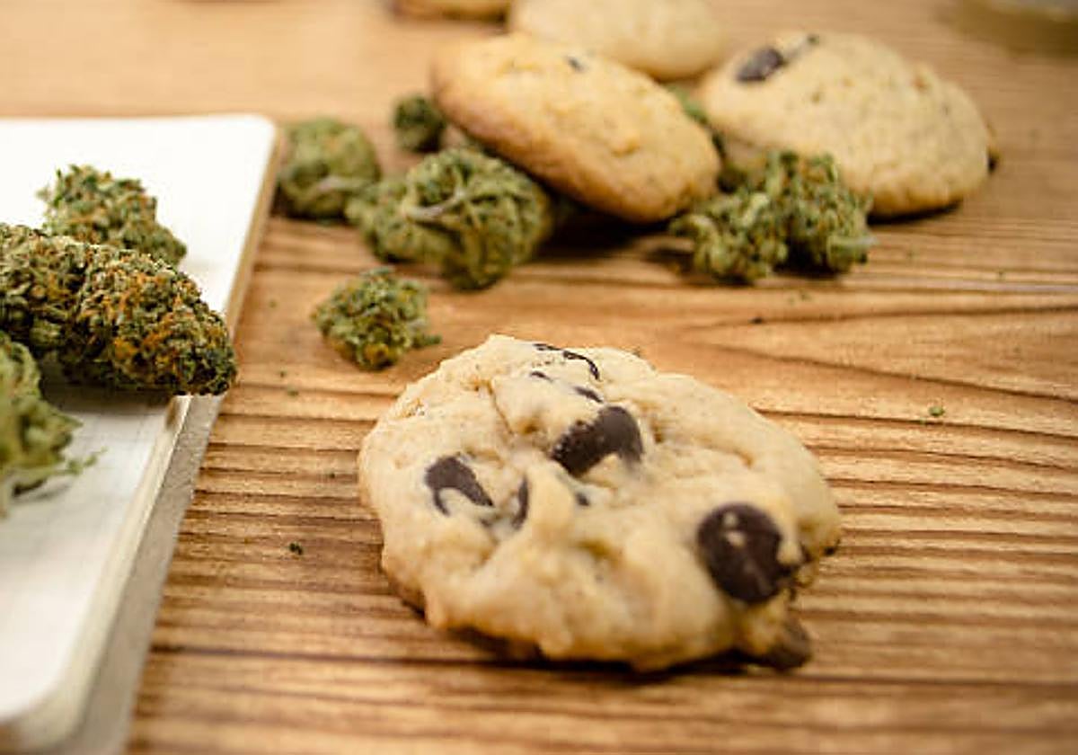 Alerta alimentaria: Sanidad avisa del peligro de consumir estas galletas y gominolas por presencia de cannabis