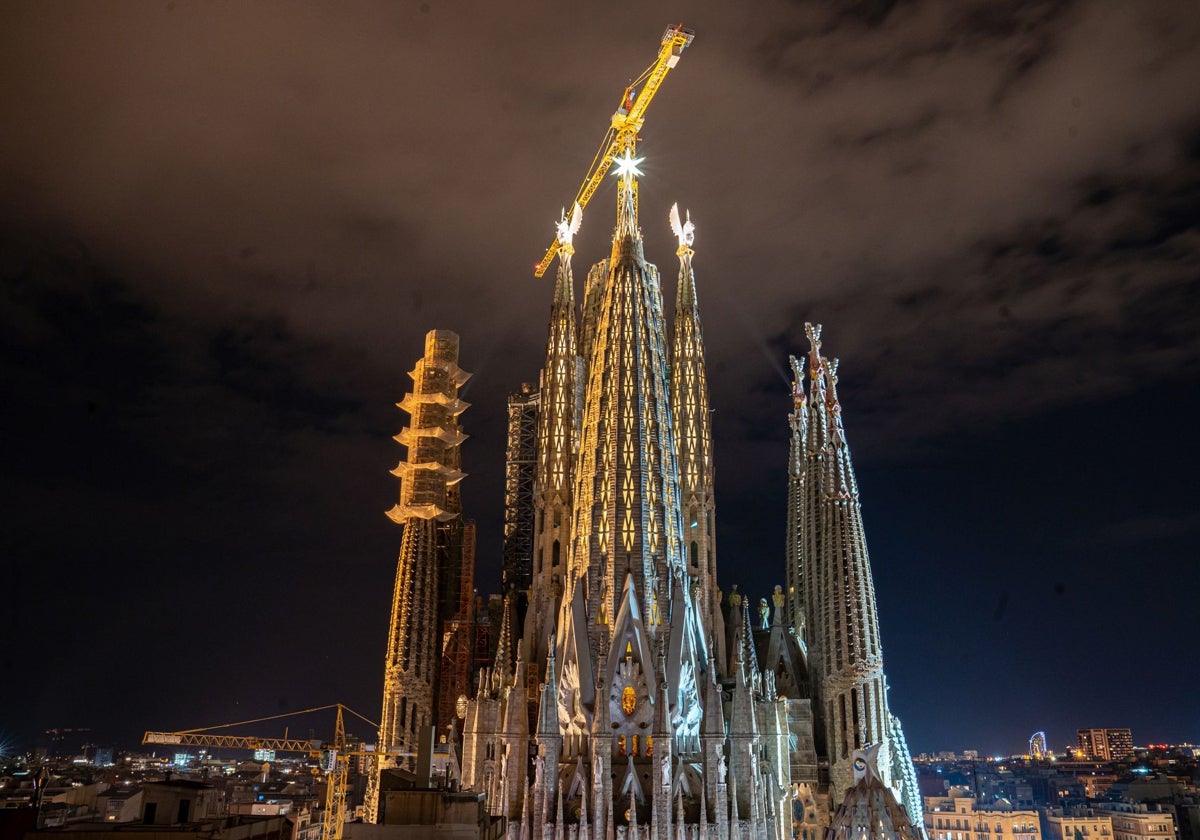 Vista nocturna de la Sagrada Familia