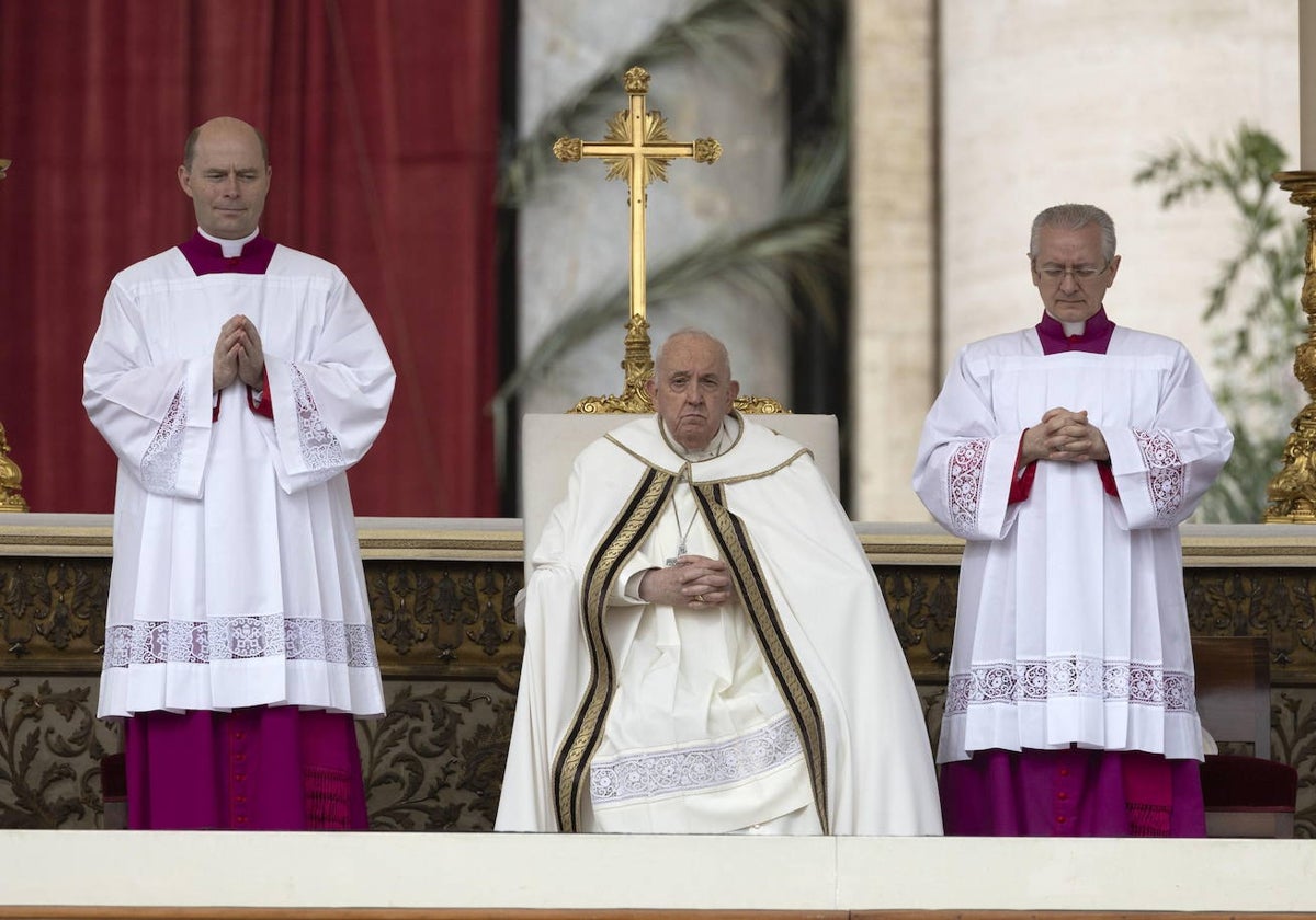 El Papa Francisco dirige la Misa de Pascua en la Plaza de San Pedro, ciudad del Vaticano