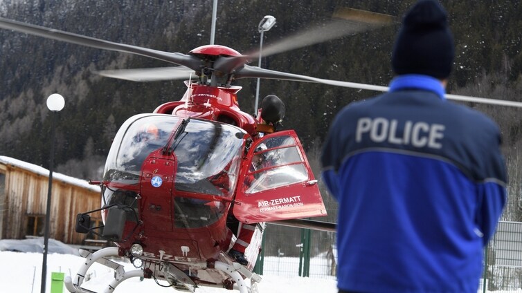 Mueren tres personas tras una avalancha en una estación de esquí en Suiza