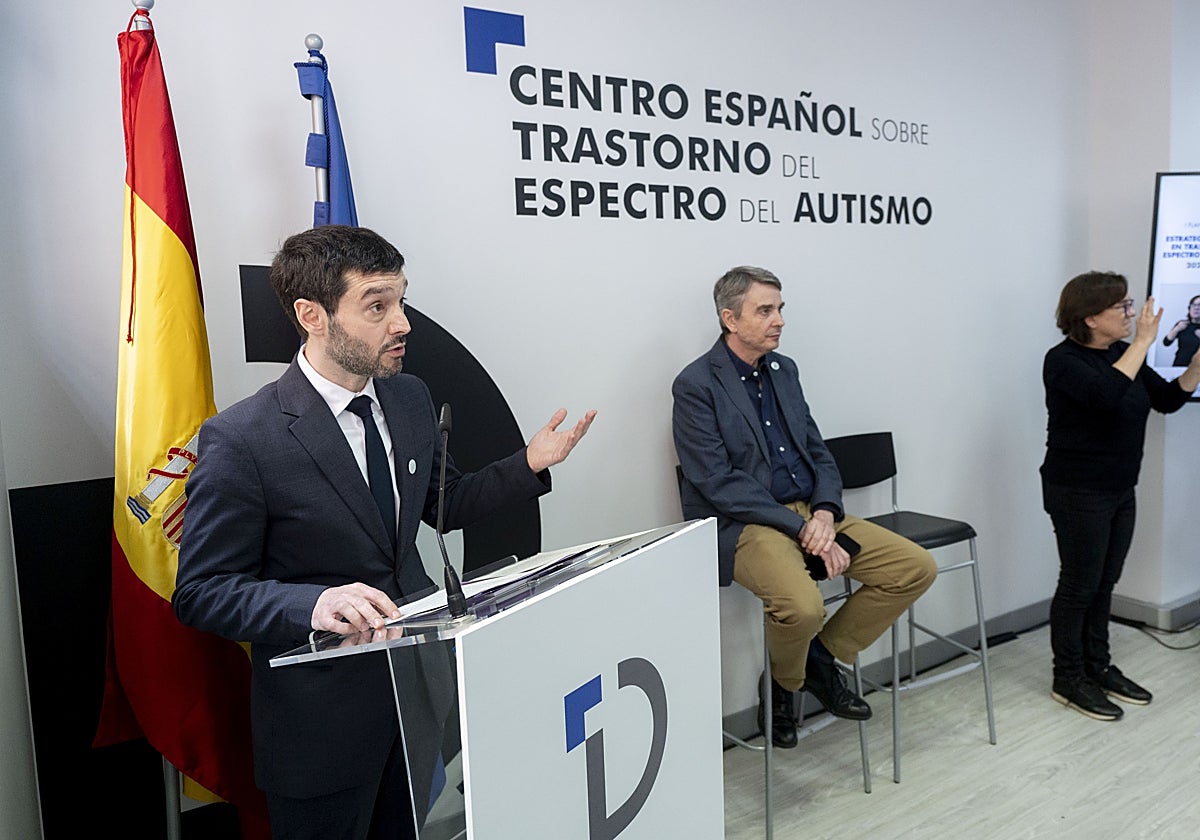 El ministro de Derechos Sociales, Pablo Bustinduy, durante la presentación del plan