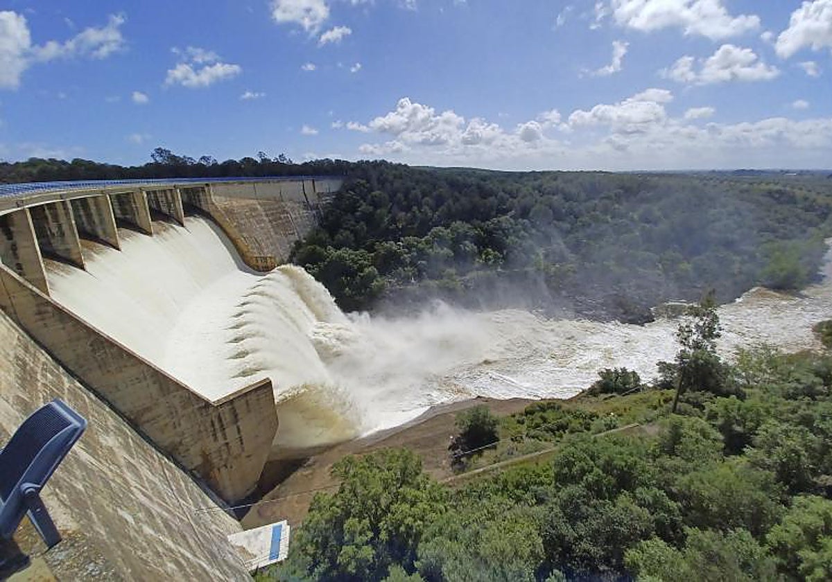 Vista del embalse de El Gergal en la localidad sevillana de Guillena