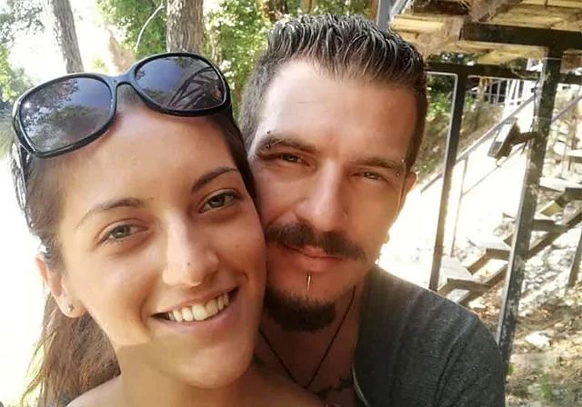 Kyriakí Greva con su pareja en tiempos aún felices