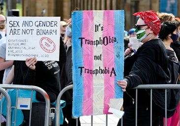 Reino Unido se replantea toda su estrategia trans: «El mejor camino no es el médico, sino la terapia»