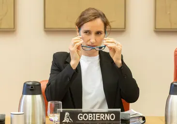 La ministra de Sanidad, Mónica García, durante su comparecencia en el Congreso