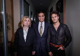 De izquierda a derecha, Lia Asatian, la viuda de Javier Ruiz, el experto José Luis Cordeiro y Max Olivier.