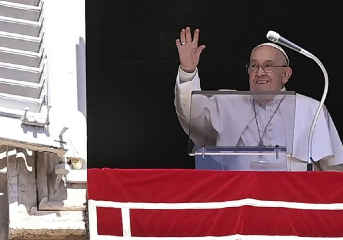 El Papa Francisco, durante el rezo del Regina Caeli