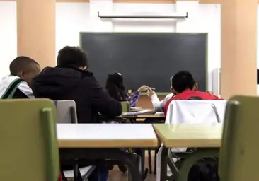 Alumno en un aula de una escuela concertada