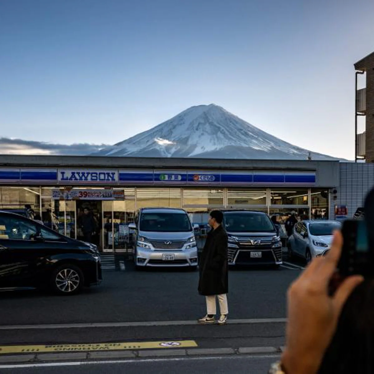 Un pueblo japonés bloqueará las vistas al monte Fuji contra las hordas de turistas molestos