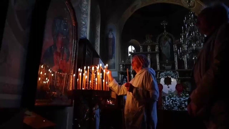 Cristianos ortodoxos en Kiev se preparan para celebrar la Pascua