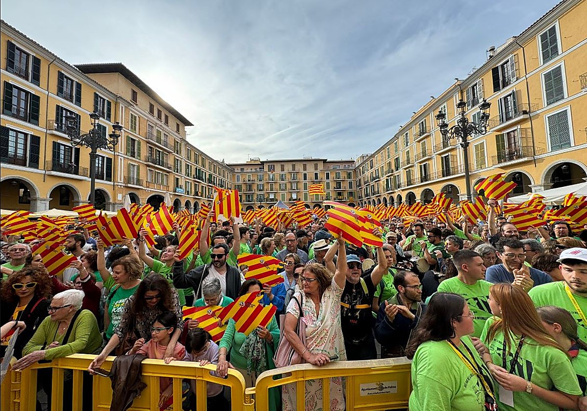 Imagen de la manifestación publicada por Obra Cultural Balear en X