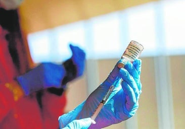 Bruselas retira la comercialización de la vacuna contra el Covid-19 de AstraZeneca de Europa
