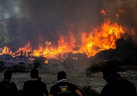 Grecia pone en marcha bonos de vacaciones para los turistas evacuados de la isla de Rodas durante los incendios de 2023
