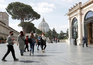 Medio centenar de empleados del Vaticano recurren a la abogada más temida por la Santa Sede para mejorar sus condiciones