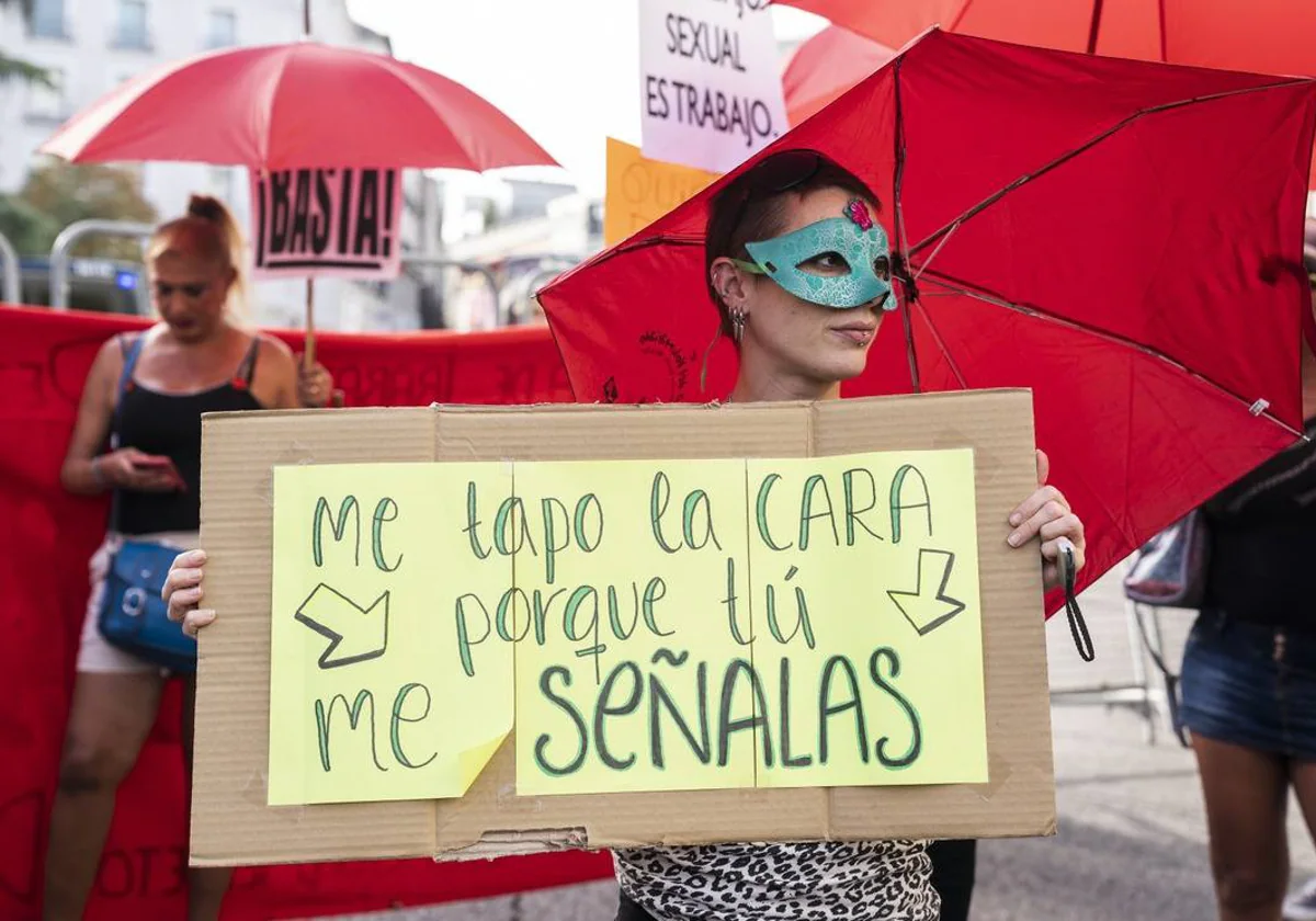 El Congreso decide hoy si da un paso más para abolir la prostitución: Sumar  y PP esconden sus cartas