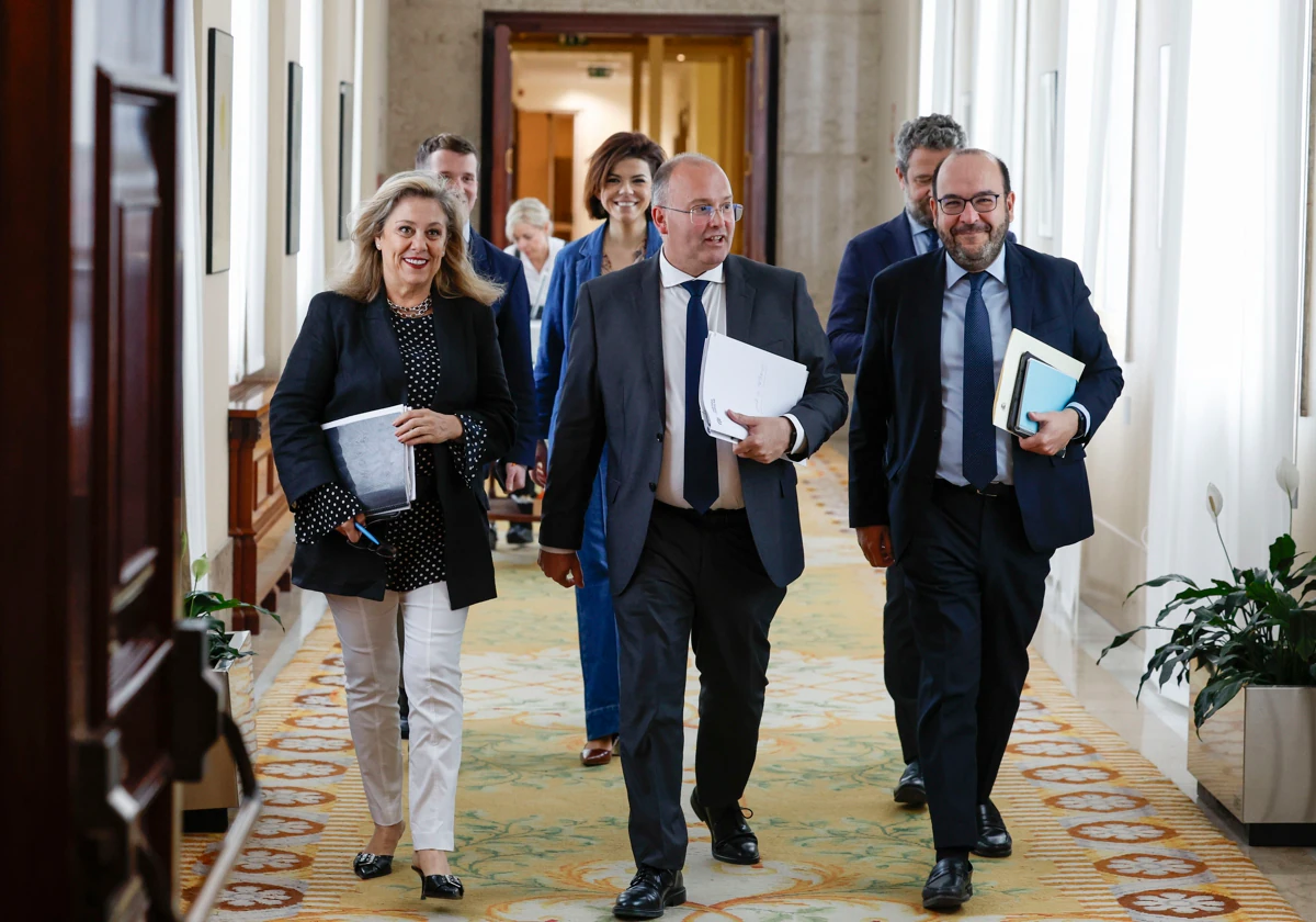 El portavoz parlamentario del PP, Miguel Tellado, en la Cámara Baja donde tiene lugar la reunión de la Junta de Portavoces