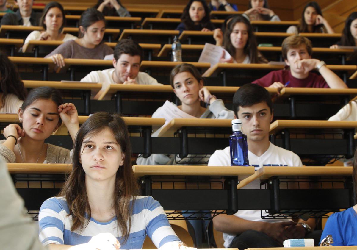 Notas de corte de acceso a la universidad en 2024: consulta tu carrera en este buscador