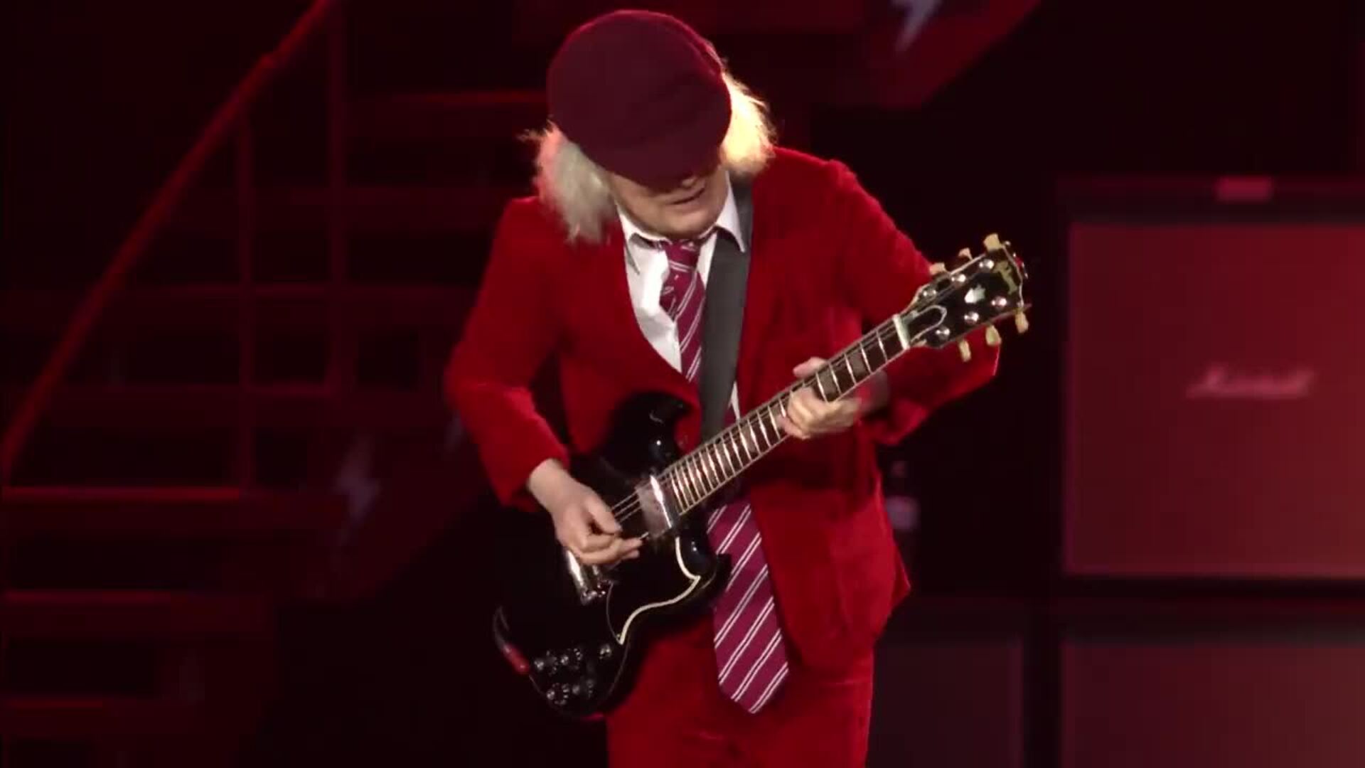 AC-DC hace vibrar Sevilla con su hard-rock en su primer concierto